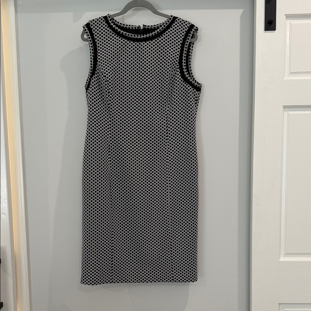 Kasper Black and White Fitted Shift Dress